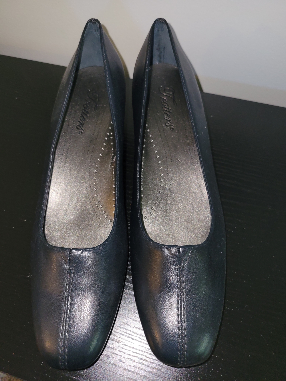 Frotters Women's Black Leather Ballet Flats
